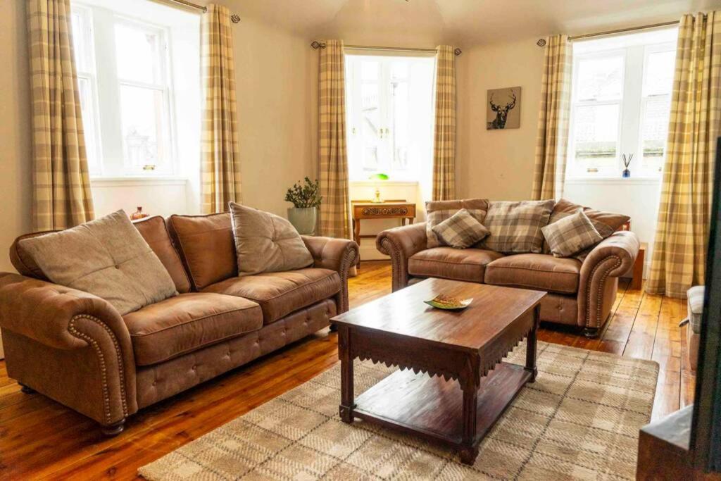 Spacious City Centre Apartment Full Of Character Inverness Exterior photo