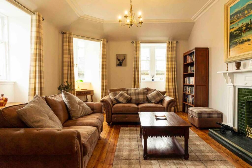 Spacious City Centre Apartment Full Of Character Inverness Exterior photo