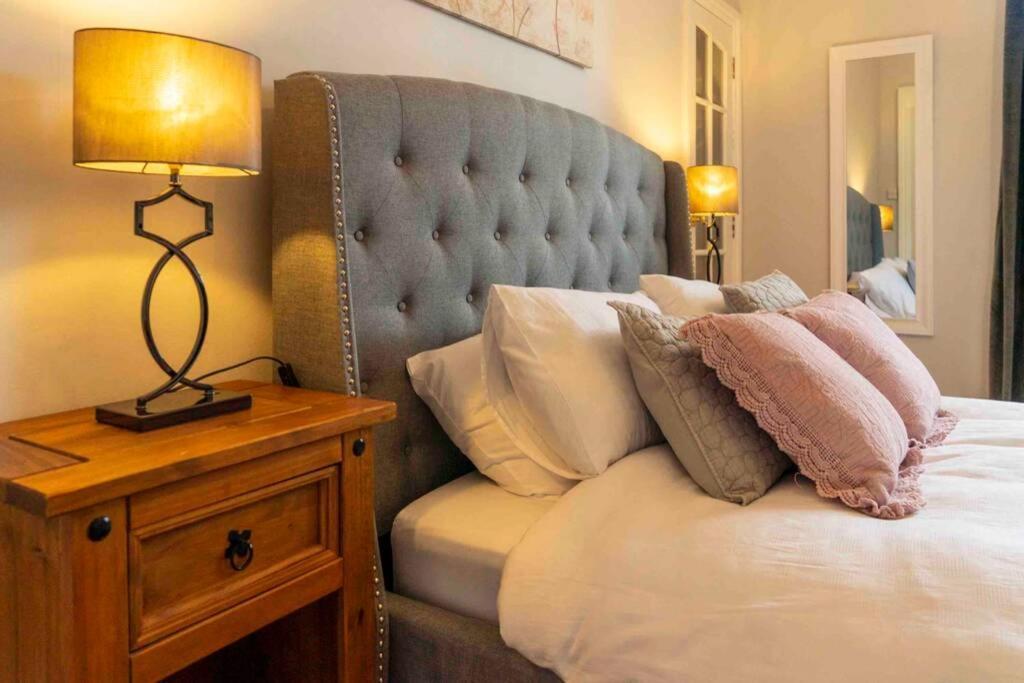 Spacious City Centre Apartment Full Of Character Inverness Exterior photo