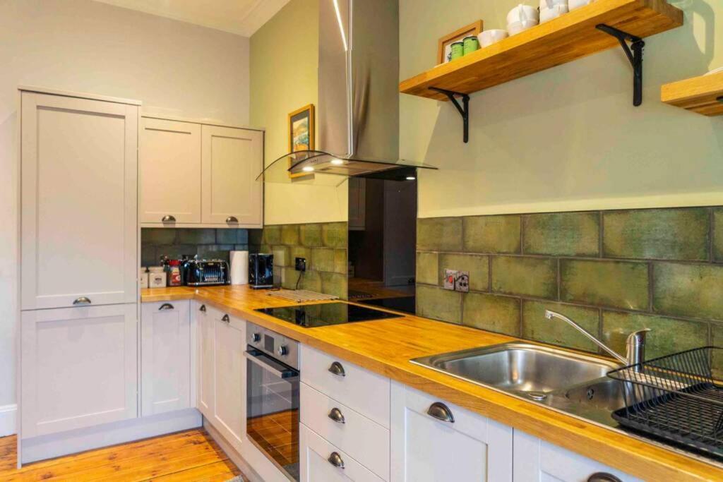 Spacious City Centre Apartment Full Of Character Inverness Exterior photo