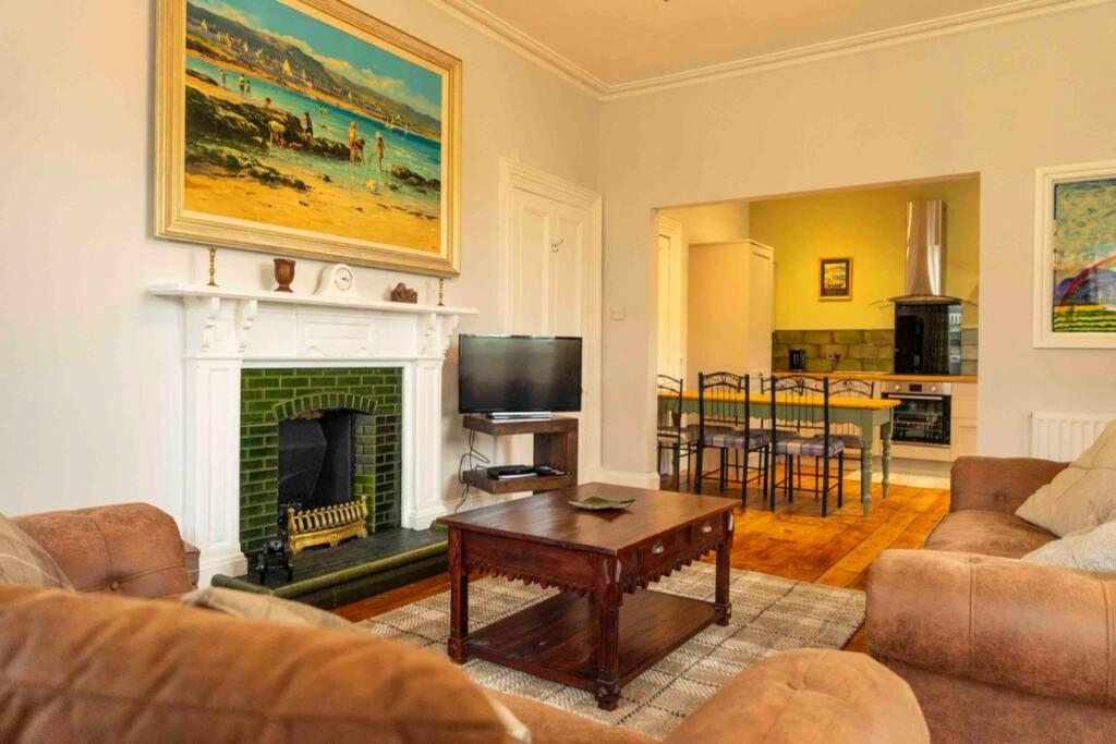 Spacious City Centre Apartment Full Of Character Inverness Exterior photo